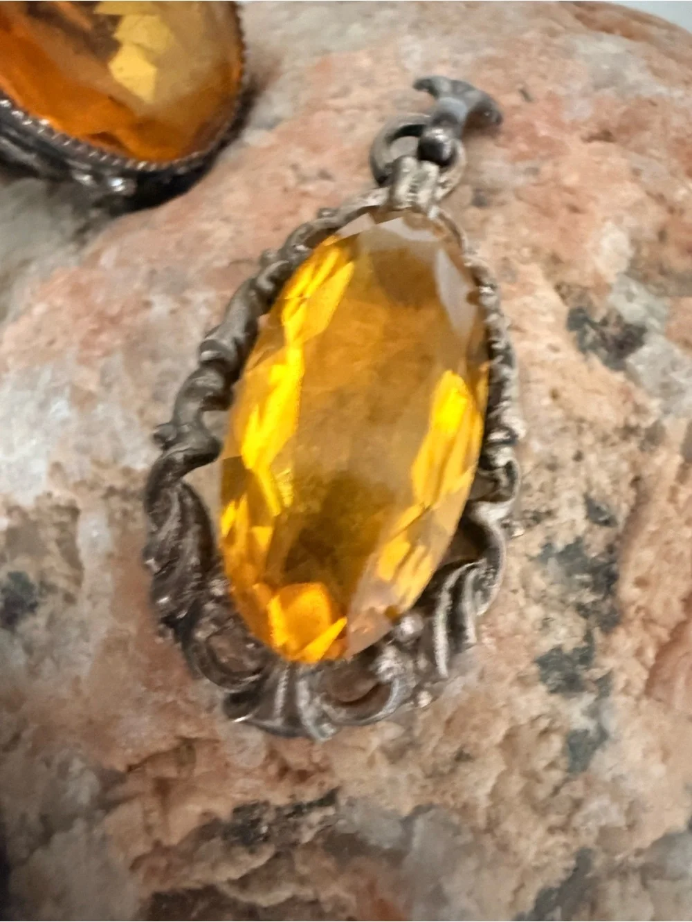 Vintage-Style Silver Ring, pendants with Amber, Blue and Green Faceted Stones
